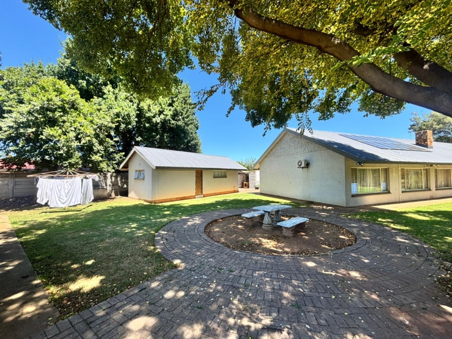 8 Bedroom Property for Sale in Irene Park North West